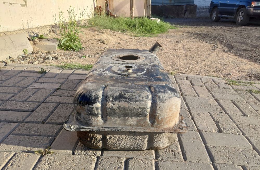 ,Продам топливный бак
