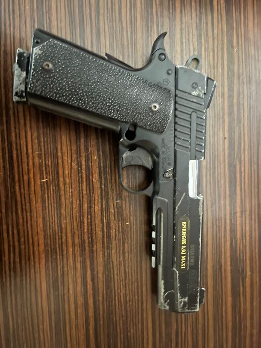 Vând pistol airsoft