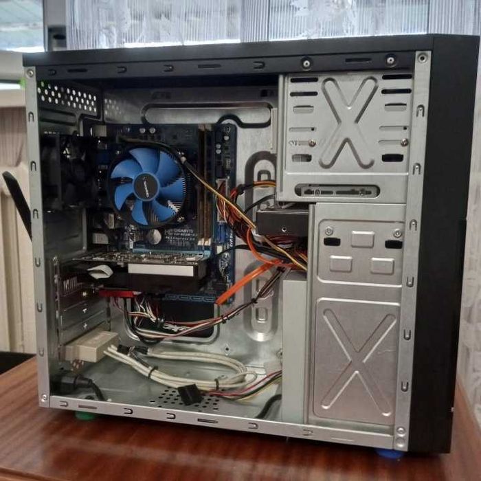 Компьютер Intel® Core™ i5 в полном комплекте.