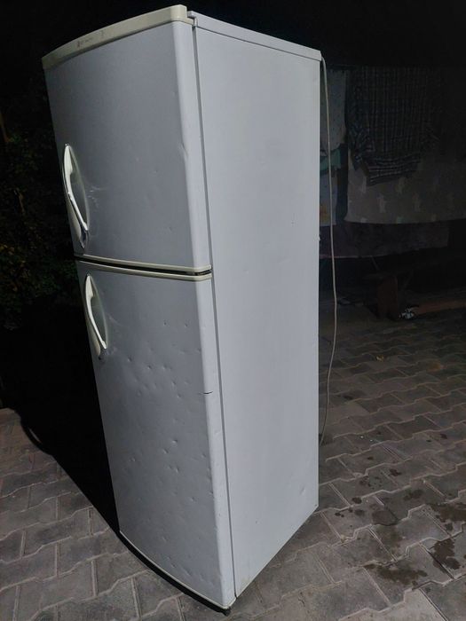 Продам холодильник