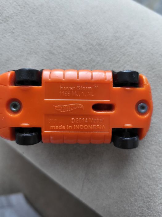 Продаю машинку Hot Wheels Hover Storm 2014