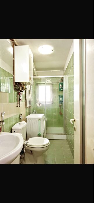 Inchiriere garsoniera in vila, curte, parcare