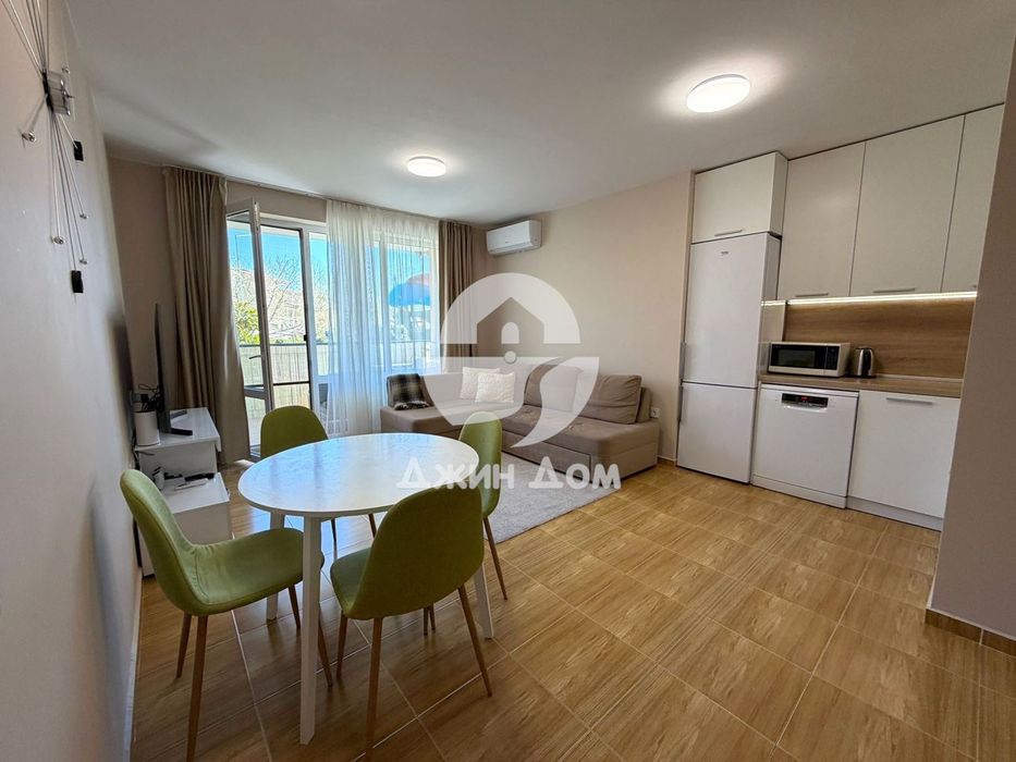 Продава се Тристаен апартамент в Свети Влас - 100 кв.м за 1377 €/кв.м - Снимка #1