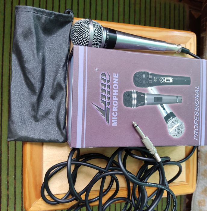 Срочно продам микрофон для караоке новый