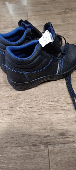 Продам новую обувь