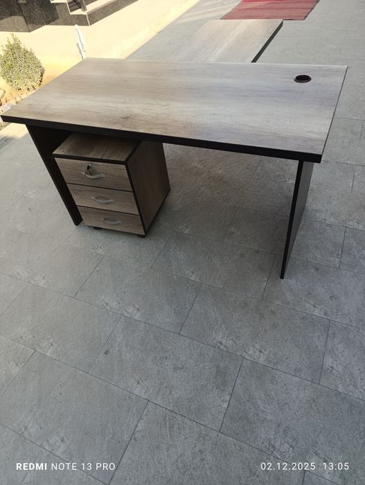 Продам директорский стол