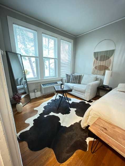 Дава се под наем Едностаен апартамент в София, Център - 35 кв.м за 280.5 € - Снимка #1