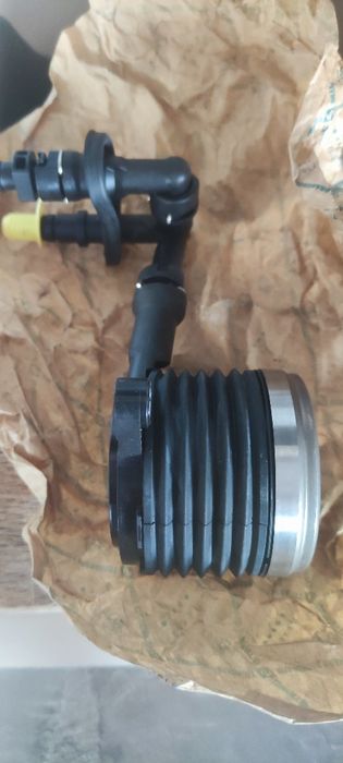 Продавам лагер помпа за съединител Киа спортидж 2