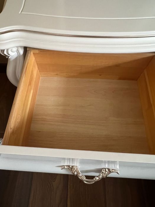 Спальный гарнитур из дерева.