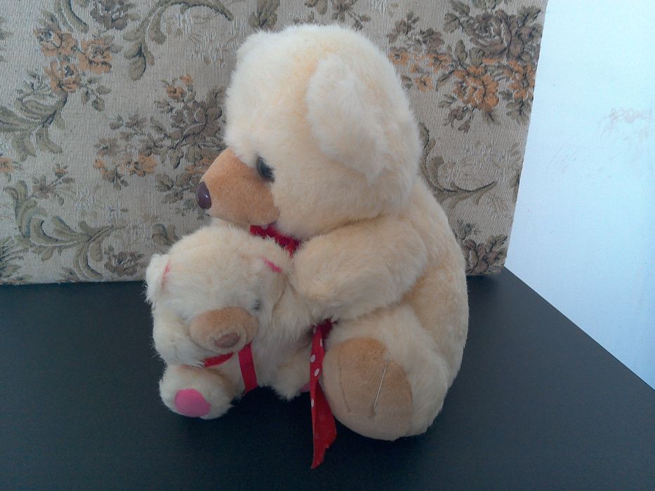 Urs mare de pluș cu puișor, bej deshis