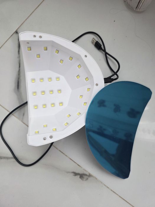 Lampa uv pentru unghii