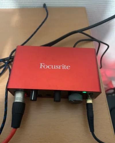 KIT interfata audio focusrite microfon casti Scarlett