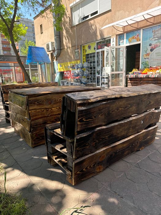 Комплект масивна дървена маса с 2 пейки – 600 лв.