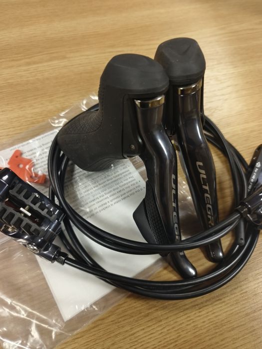 Команди Хидравлични: SHIMANO ULTEGRA Di2 ST-R8070 + BR-R8070/Комплект/