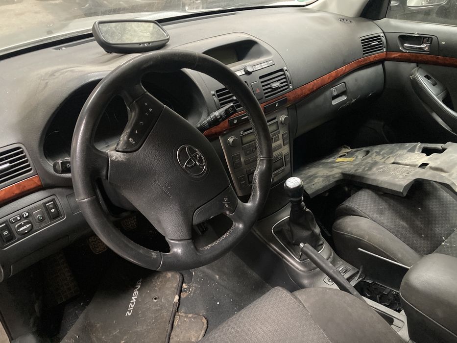 Продава се само на части Toyota Avensis T25 2006 година 1.8 i/ 2.0d4d