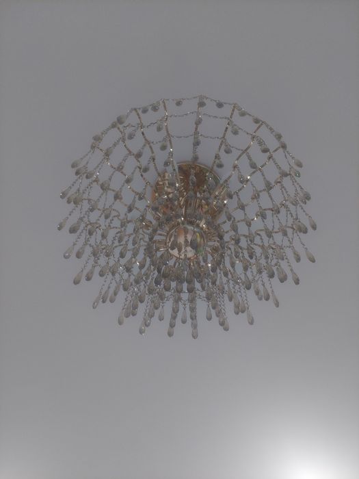 Люстра сатылады..