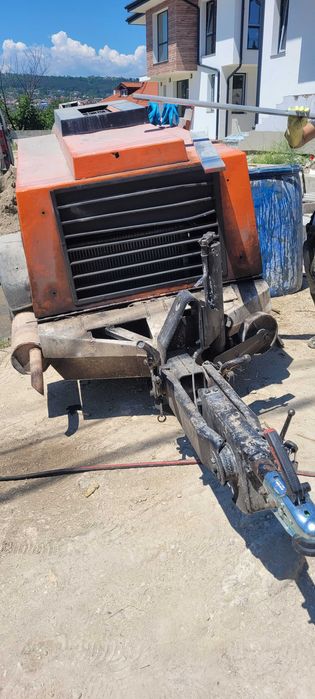 Продавам обурудван бус и машина за подови замазки