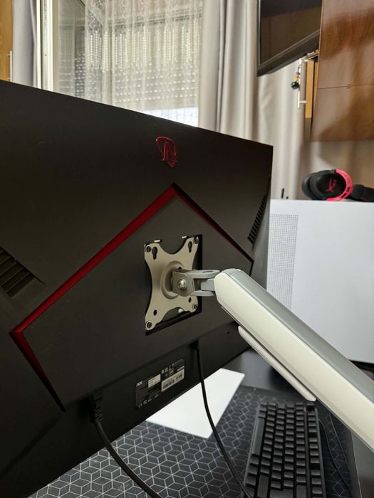 Monitor Aoc agon 32 240 hz