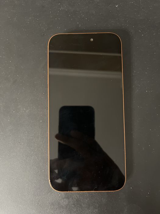 Смартфон на Android в стиле iPhone 17 Pro Max