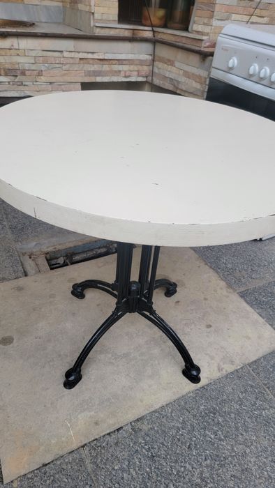 Стол думалок ва квадрат сотилади.