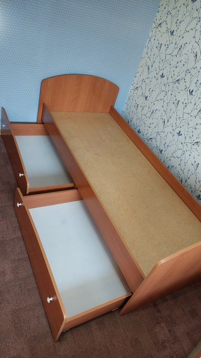 Продам односпальную кровать