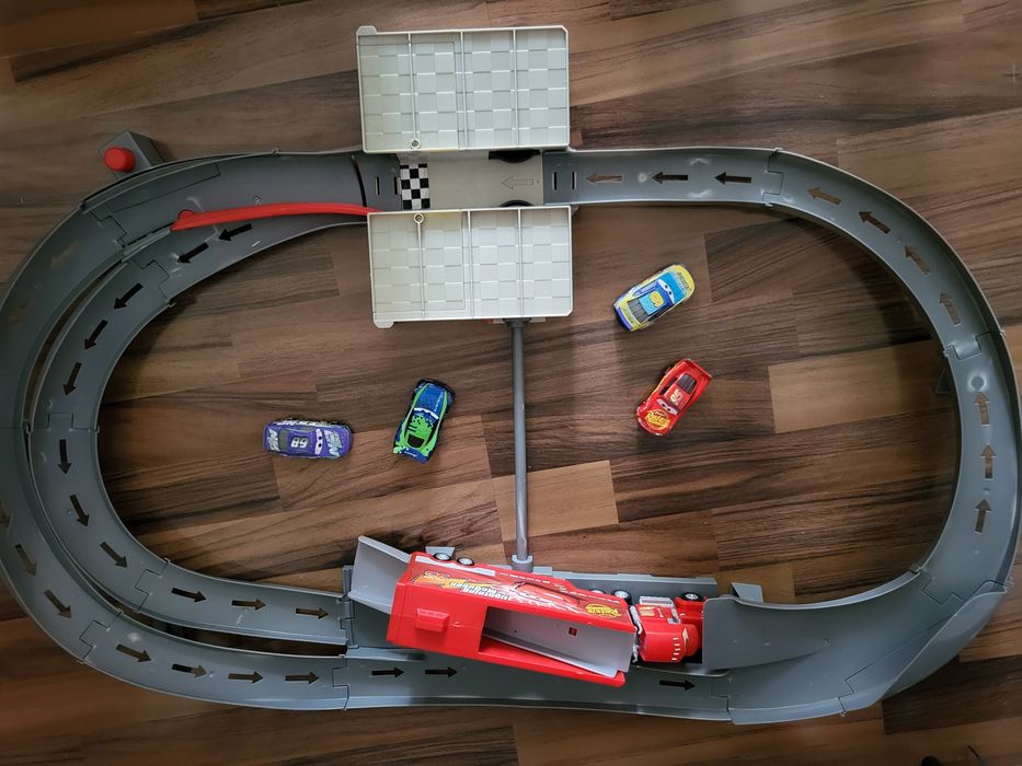 Pista Cars Mack Track Challenge