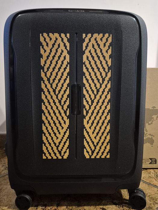 Vând troler Samsonite Essens Spinner, 55x40x20 cm, ediție Seletti