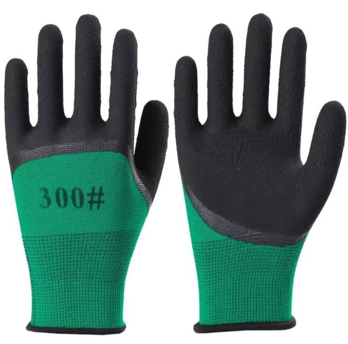 Перчатки рабочие в разных