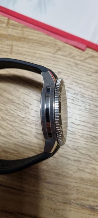 Продавам Tissot Seastar с кутия.Проблем с електрониката.