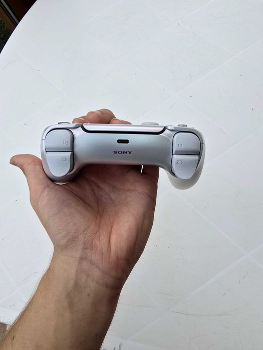 Sony DualSense PS5 – Sterling Silver с кутия