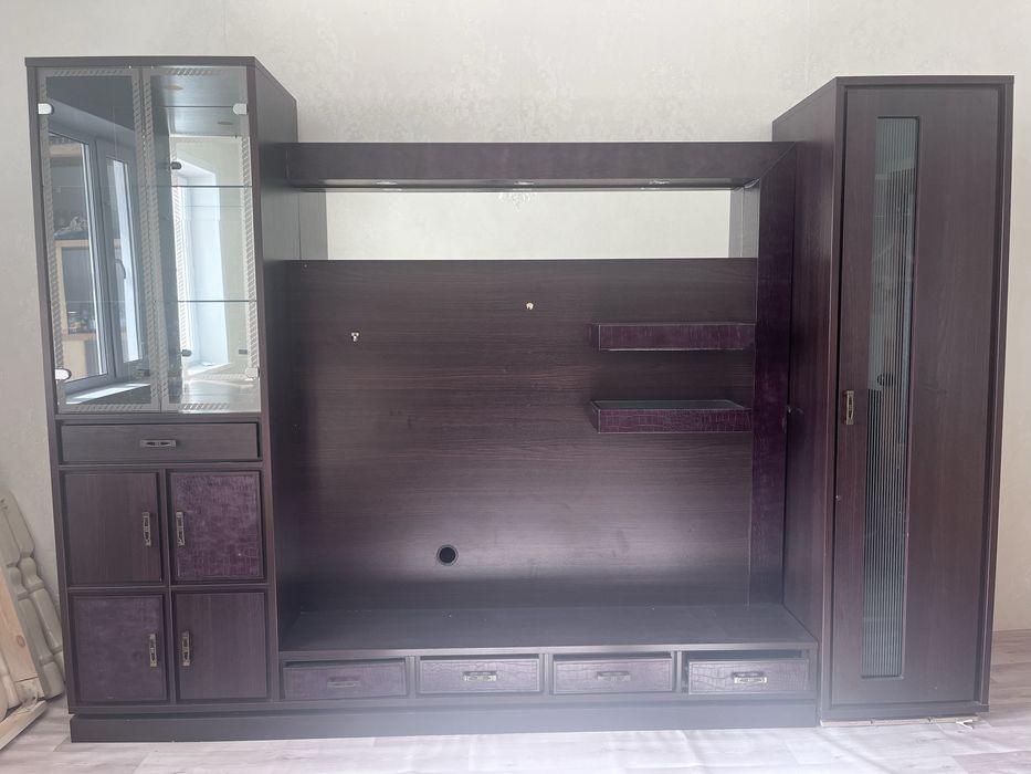 Шкаф для гостиной , сервант