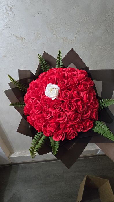 Buchet 53 de trandafiri