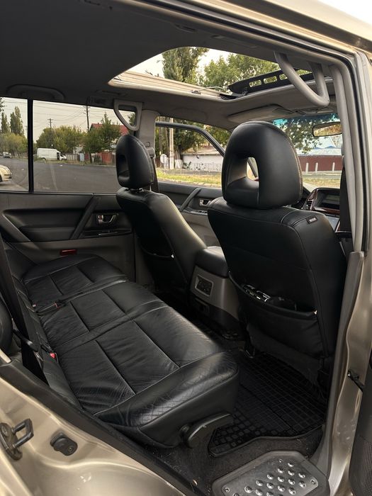 mitsubishi pajero 2004 long