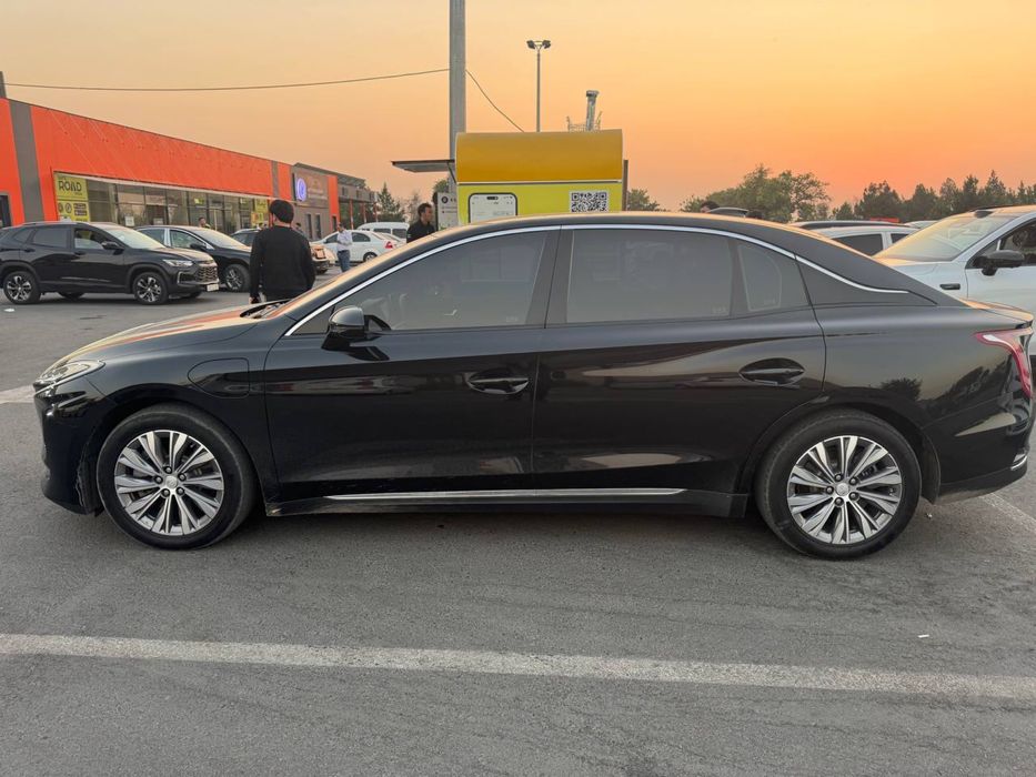 Сотилади Hongqi