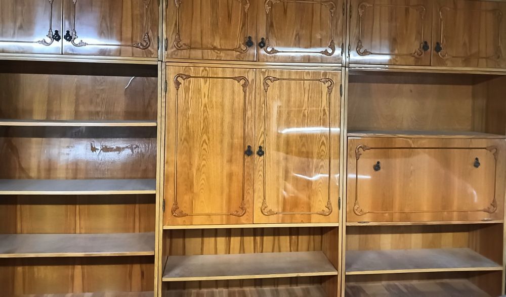 Vând mobila de sufragerie