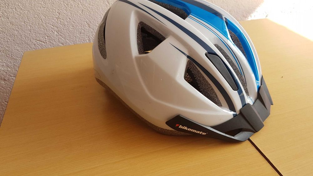 Продавам вело каски