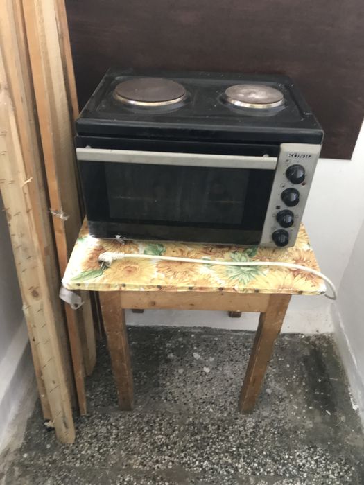 Печка    с    два    котлона  и   фурна на ток .