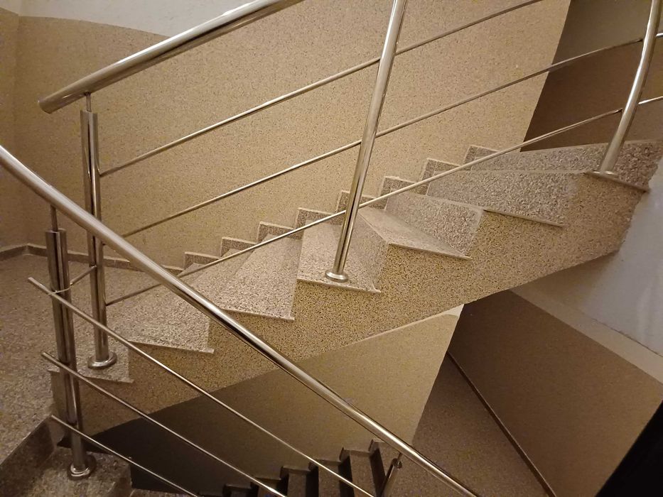 Servicii curatenie  Curatenie scari de bloc  Firma curatenie  Birouri