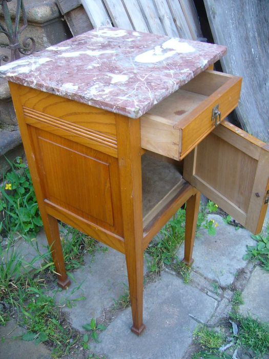 Старинни Нощни Шкафчета