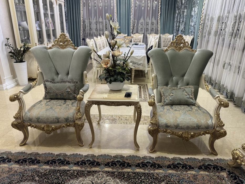 Диваны и кресла продаются