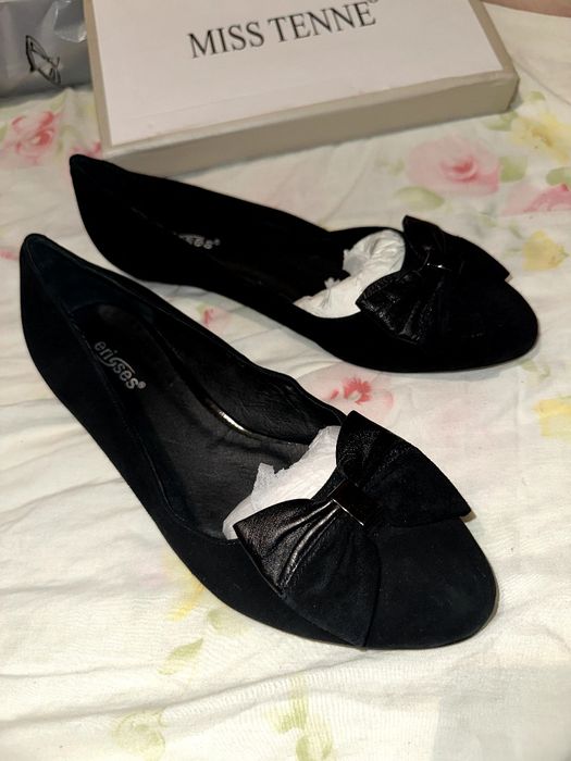 продается обувь ( женская )