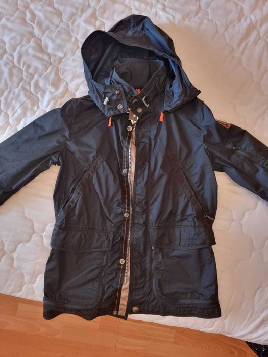 Продается куртка ветровка