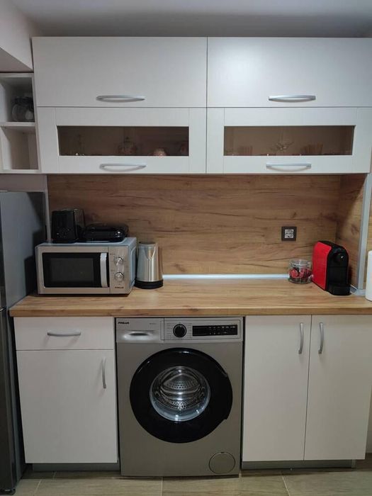 Дава се под наем Двустаен апартамент в Бургас, Център - 69 кв.м за 510 € - Снимка #2