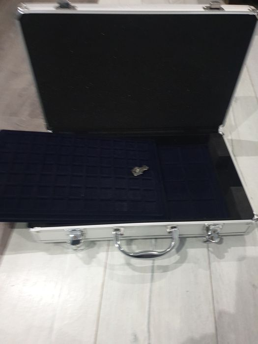 Алуминиев куфар за монети