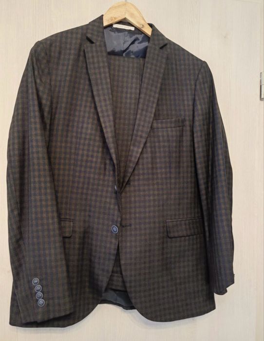 Costum barbatesc cu patratele
