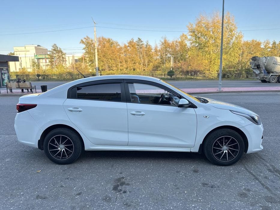 Продам автомобиль KIA RIO