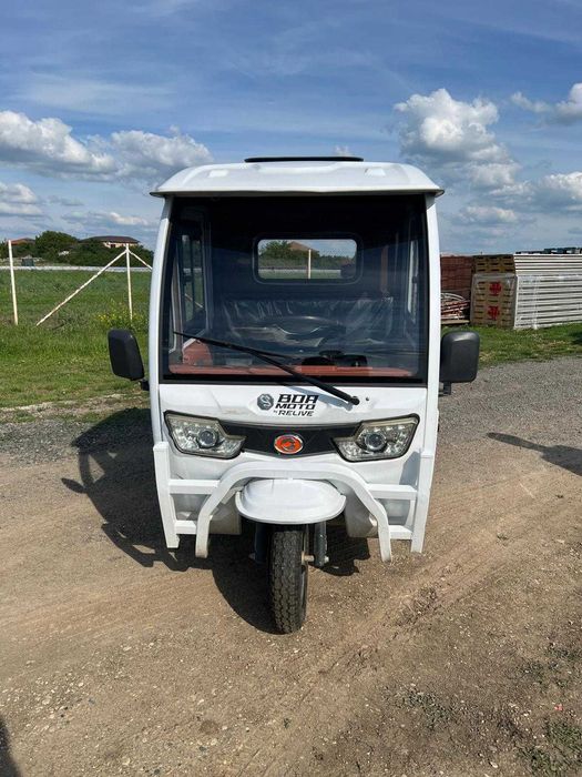 Triciclu electric cargo cu cabina si bena basculabila 2025 - autonomie 80 km. Pret 11800 lei (negociabil)
