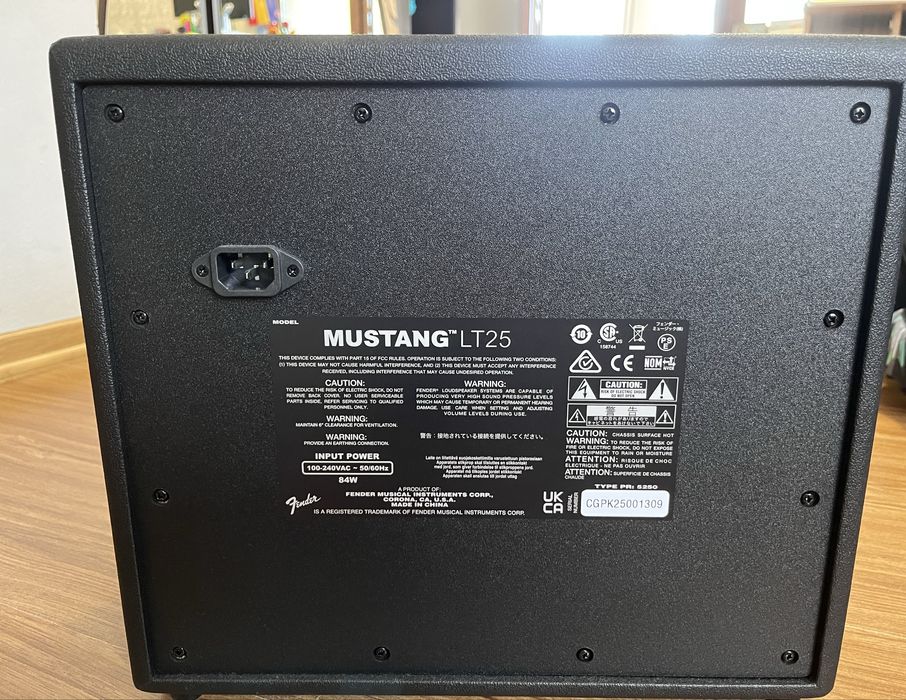 Amplificator fender mustang LT25