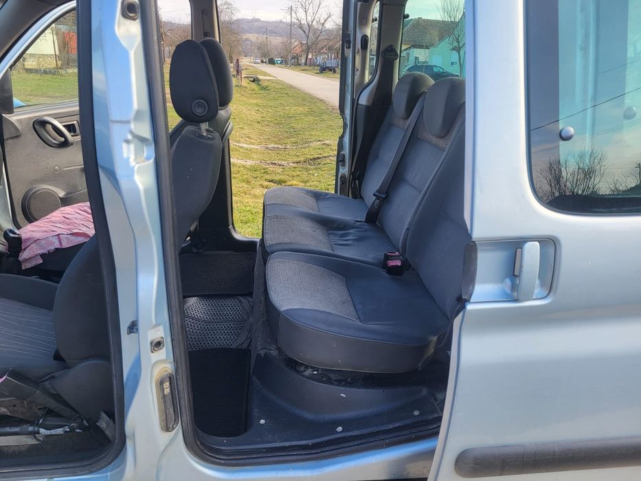 Vînd Citroen berlingo 5locuri 2.0 Hdi
