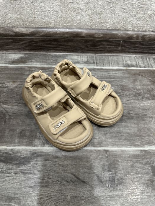 Сандали на девочку